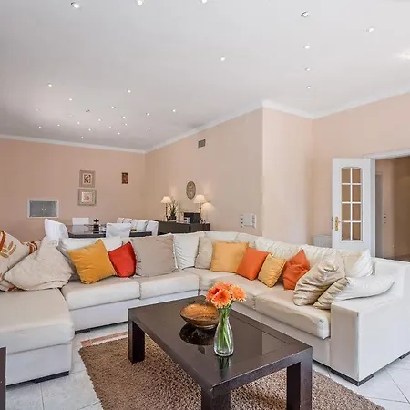 Sleeps 10 With Pool Air Con And Wifi