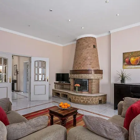 Sleeps 10 With Pool Air Con And Wifi *