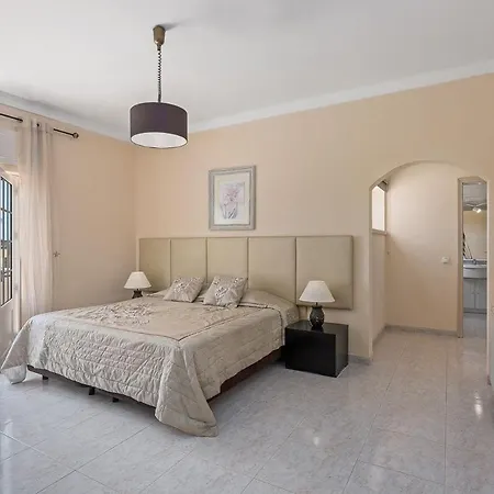 Villa Sleeps 10 With Pool Air Con And Wifi Cabeco de Camara