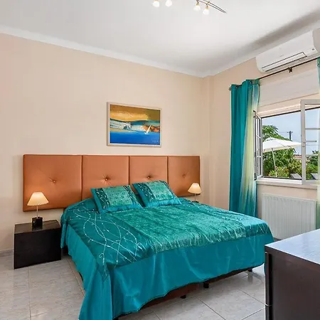 Villa Sleeps 10 With Pool Air Con And Wifi Cabeco de Camara
