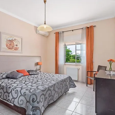 Sleeps 10 With Pool Air Con And Wifi